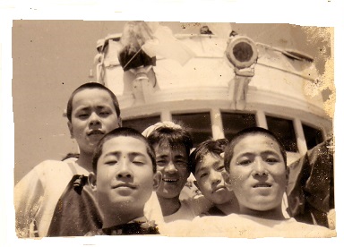 丸坊主が「かしき」三人